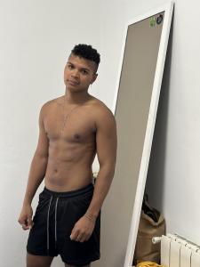 631780828: Chico busca chica en Barcelona