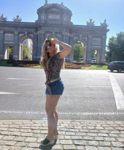 644073784: Chica busca chico en Madrid