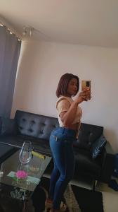 613694952: Chica busca chico en Barcelona