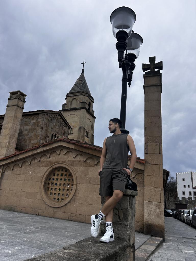 Chico busca chica en Asturias: 