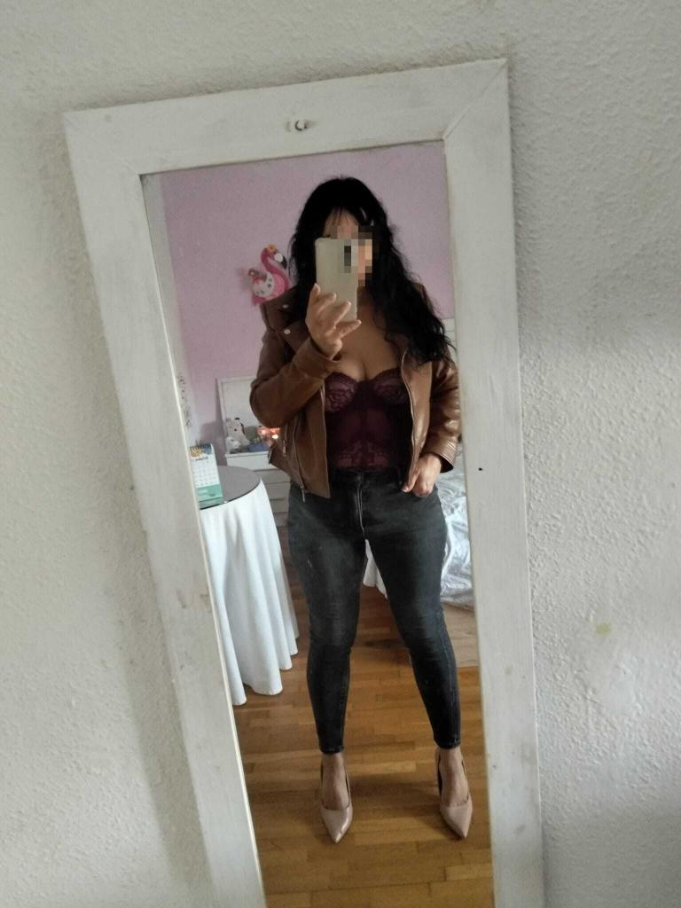 Chica busca chico en Almería: 