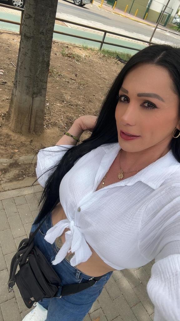 613454207: Chico busca chica en Sevilla