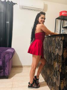 617746381: Chica busca chico en Madrid