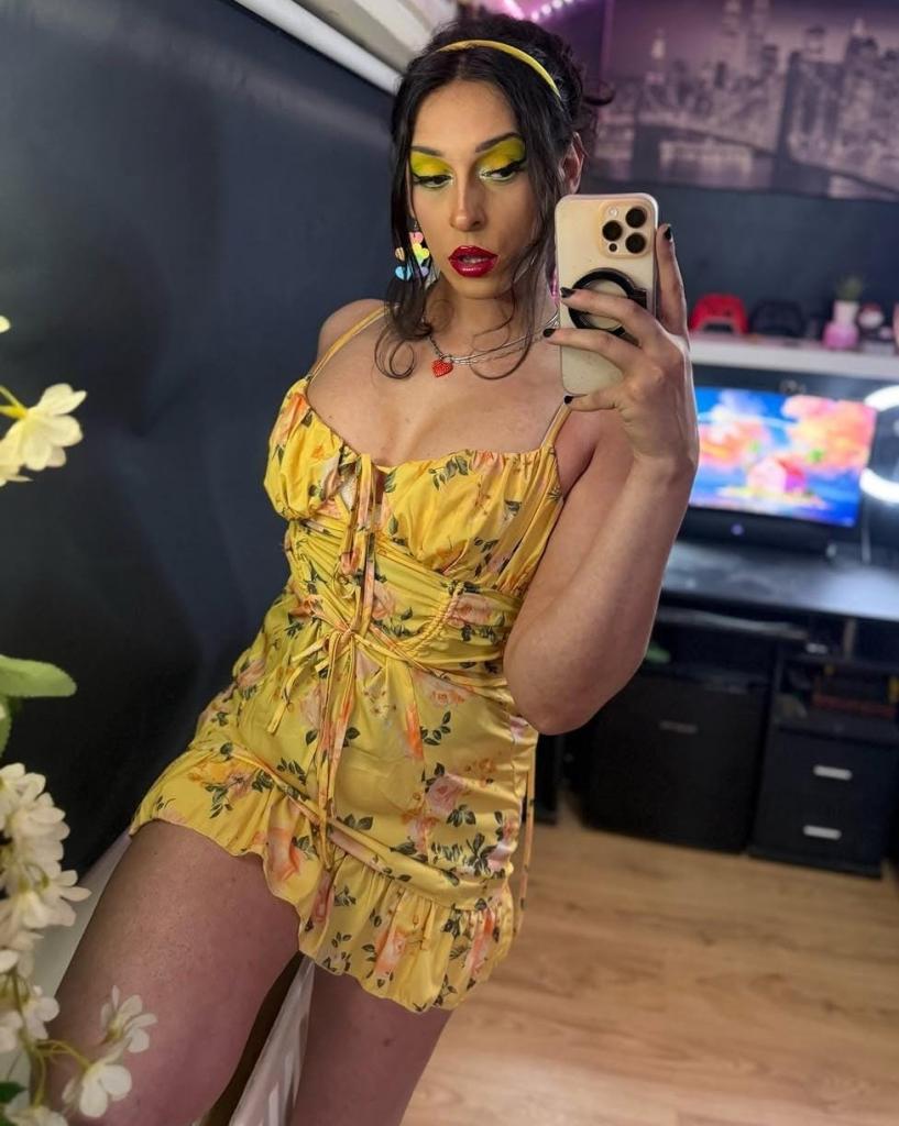 672540515: Transexual en León