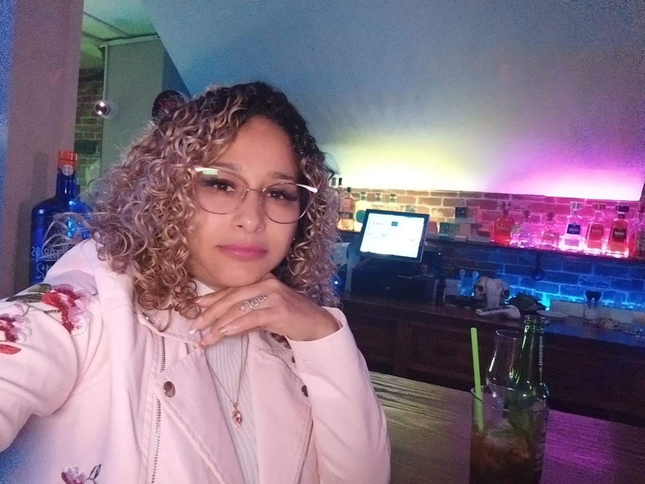 Chica busca chico en Cádiz: 