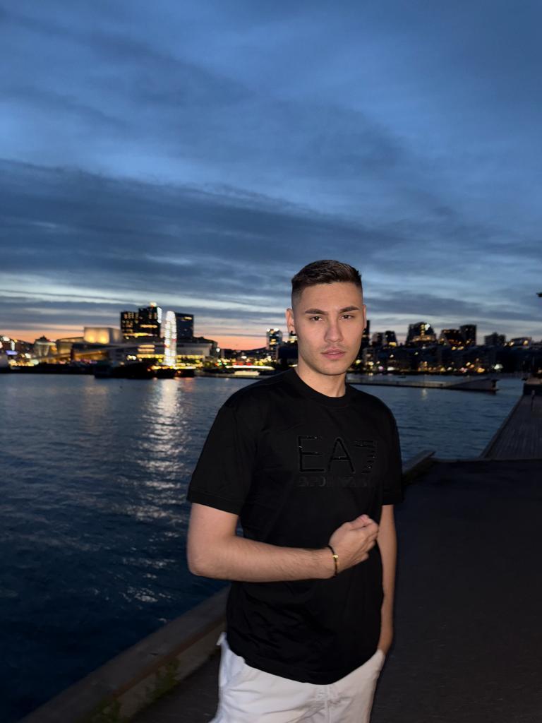 Chico busca chica en La Coruña: 