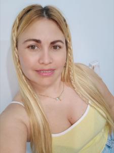 614733210: Chica busca chico en Gerona