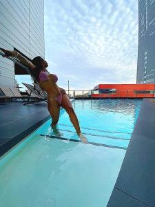 633773509: Chica busca chico en Barcelona