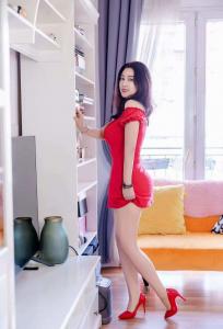 669547079: Chica busca chico en Gerona