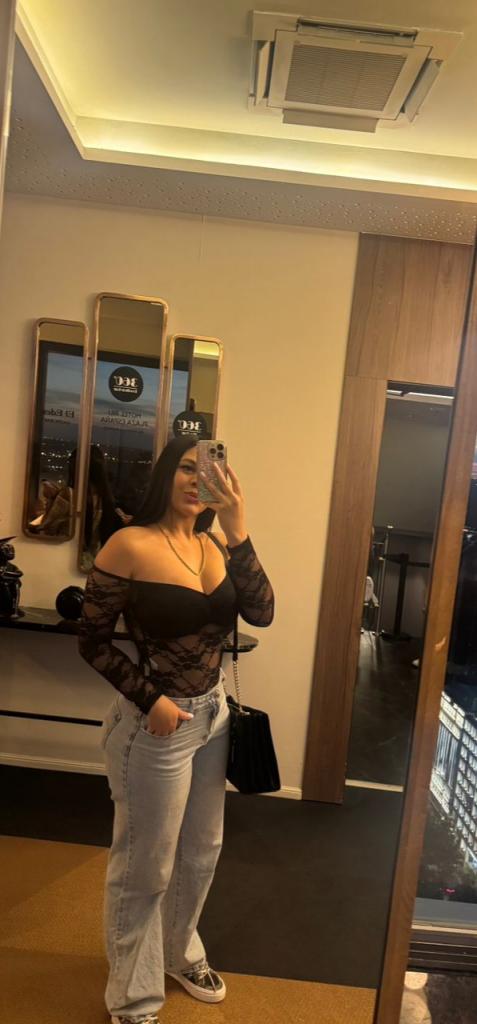 615217192: Chica busca chico en Barcelona