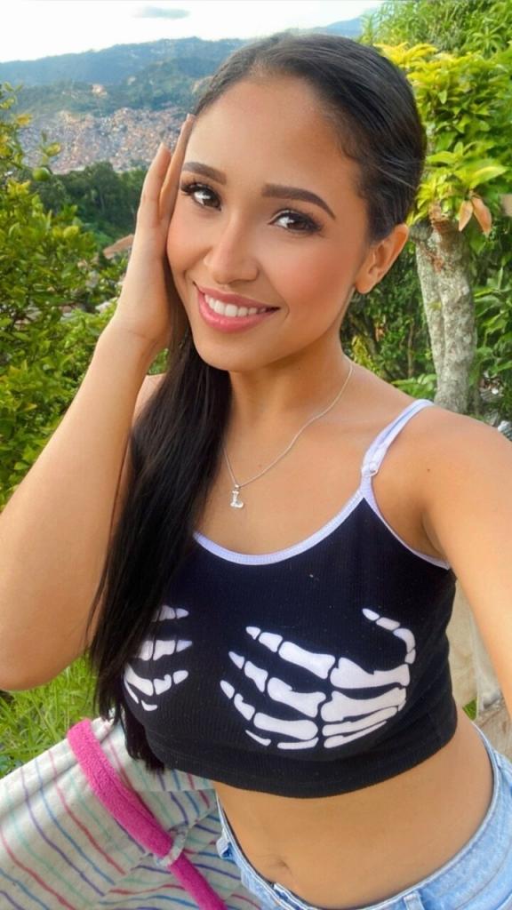 742011840: Chica busca chico en Cuenca