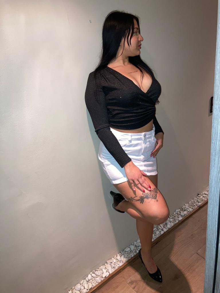 633687749: Chica busca chico en Barcelona