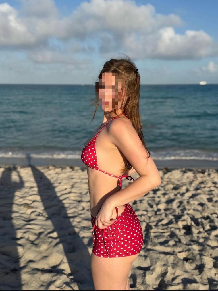 643857409: Chica busca chico en Cádiz