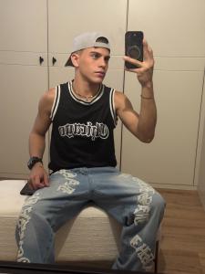 677499836: Chico busca chica en Madrid