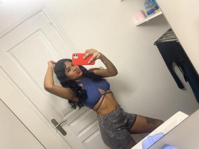 670735513: Chica busca chico en Barcelona