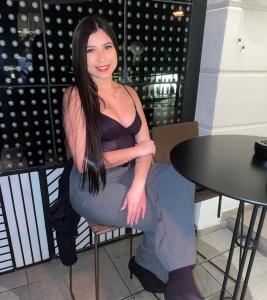 607881849: Chica busca chico en Málaga