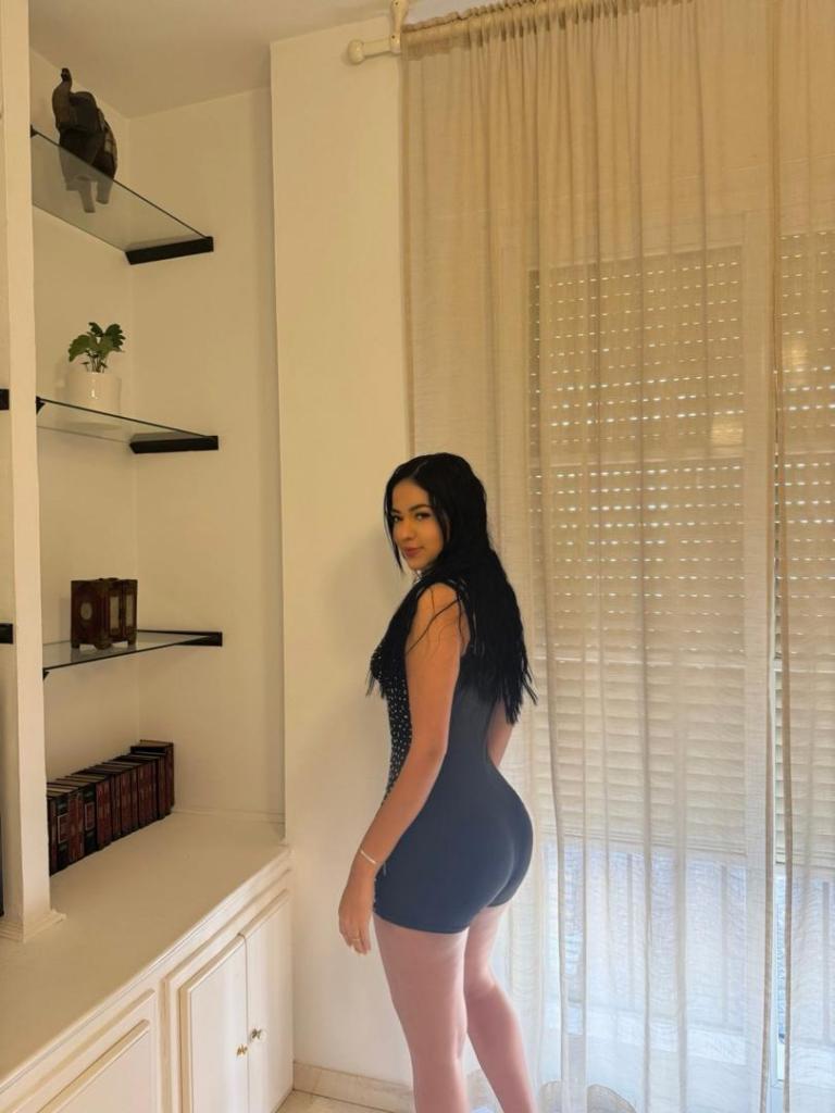 643077501: Chica busca chico en Málaga