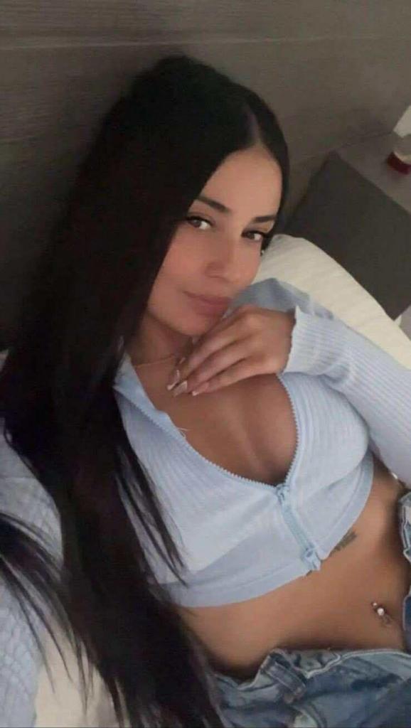 662627995: Chica busca chico en Barcelona