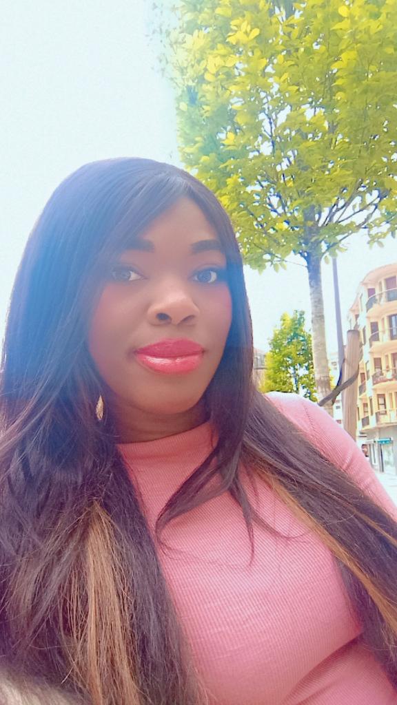 631399497: Chica busca chico en Cantabria