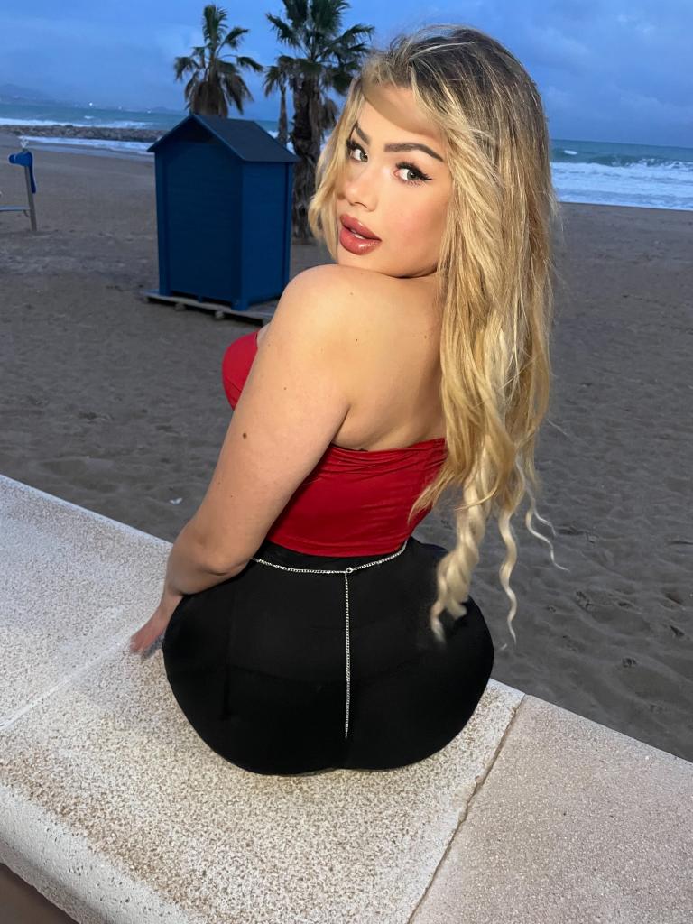 696445255: Chica busca chico en Málaga