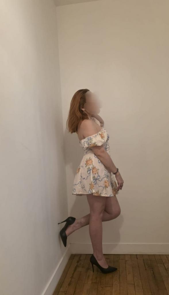 671147459: Chica busca chico en Orense