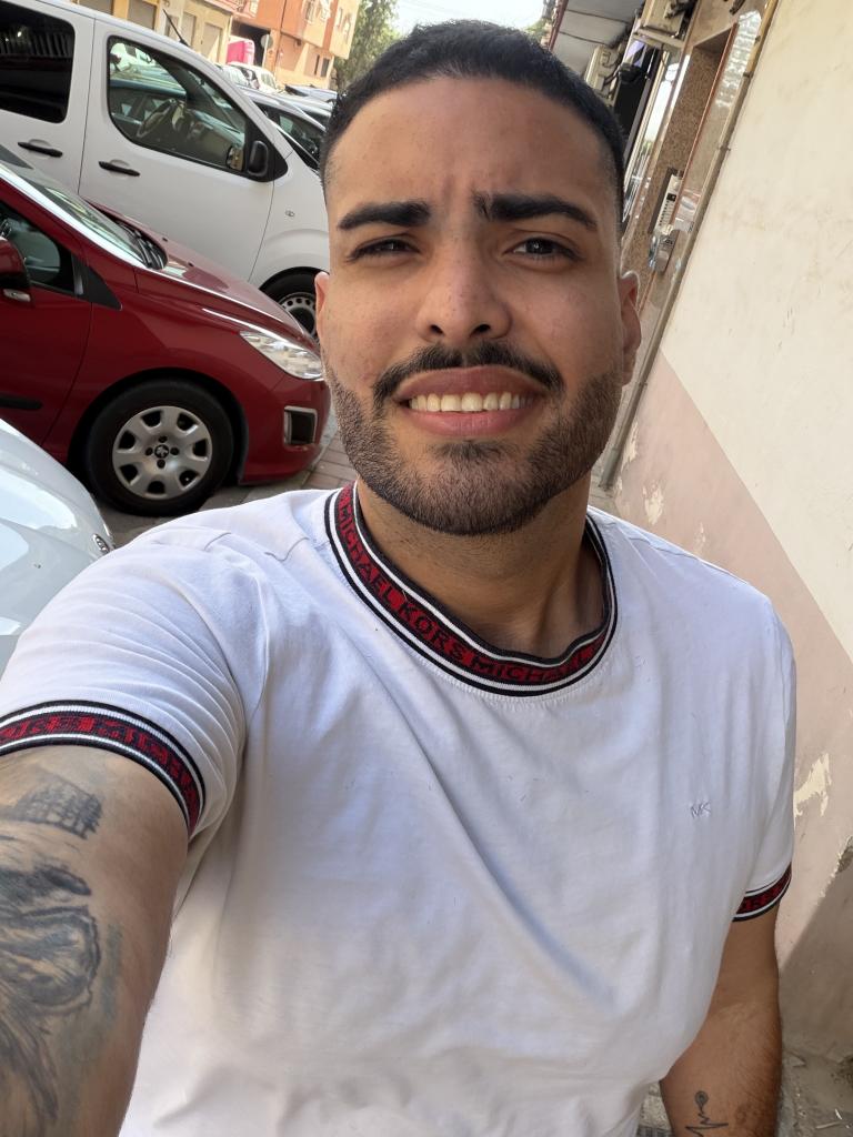 613457559: Chico busca chica en Murcia