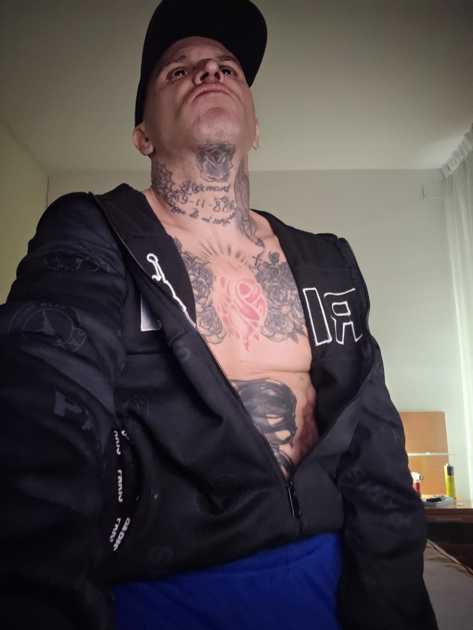 697716864: Chico busca chica en Madrid