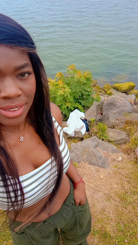 631399497: Chica busca chico en Cantabria
