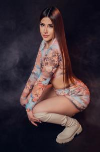 606792233: Chica busca chico en Madrid