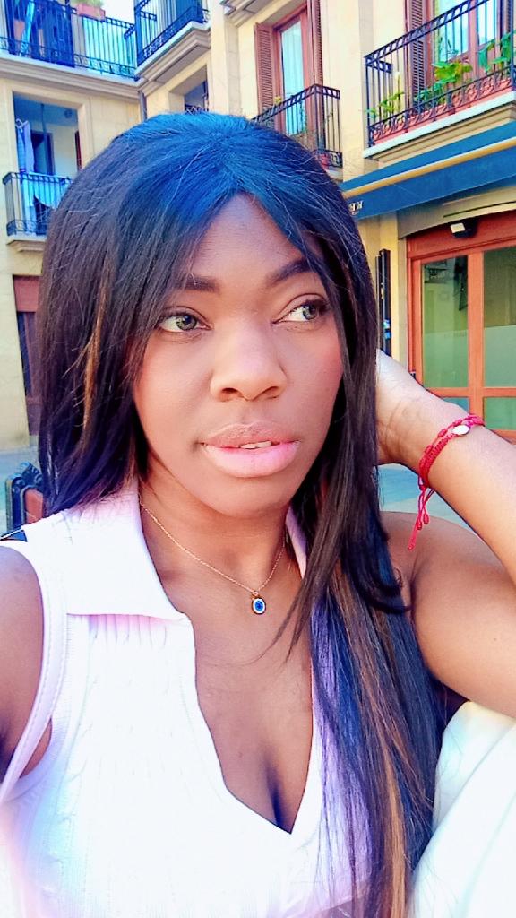 631399497: Chica busca chico en Cantabria