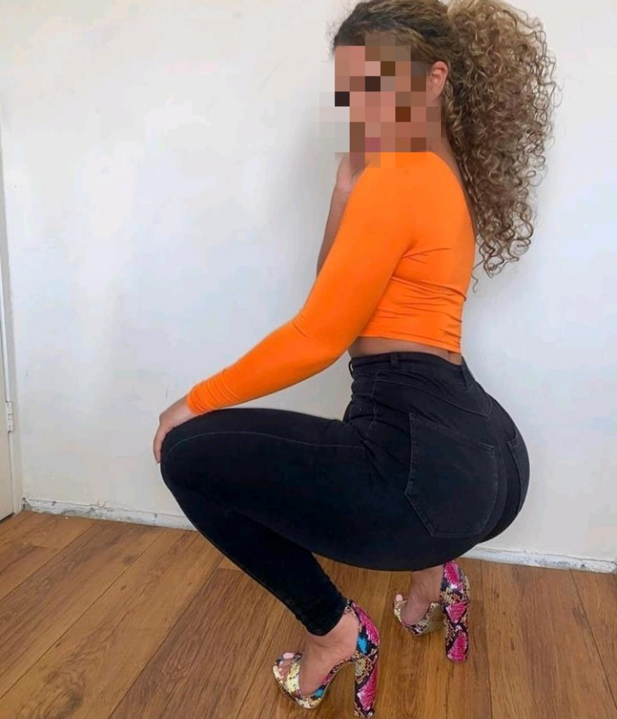 Chica busca chico en Granada: 