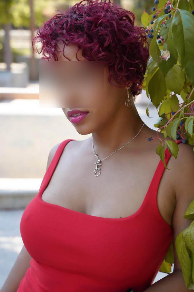 658033436: Chica busca chico en Sevilla