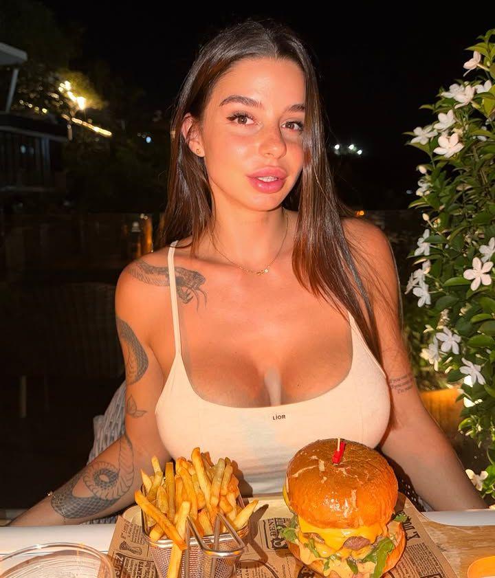 Chica busca chico en Alicante: Chica busca chico