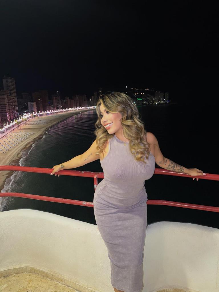 653168930: Chica busca chico en Alicante