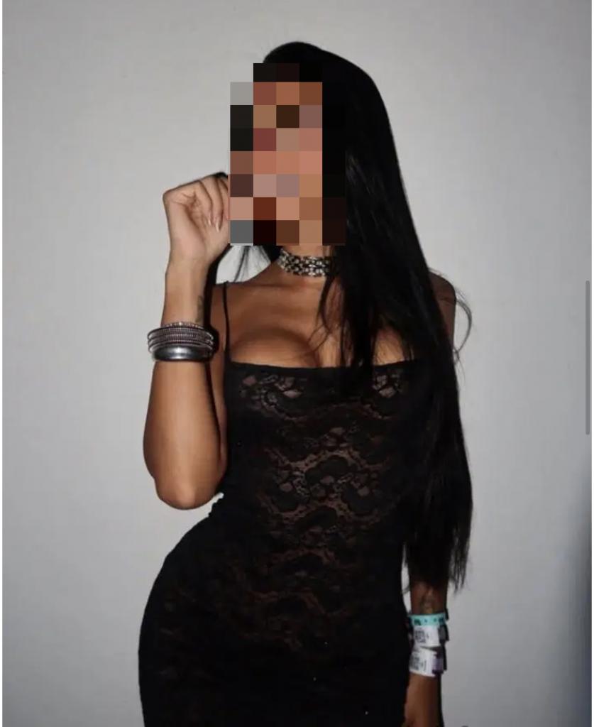 745002097: Chica busca chico en Menorca