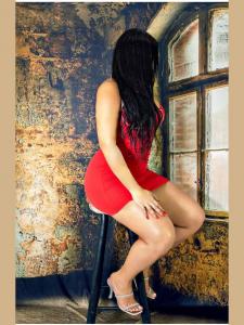 672505541: Chica busca chico en Sevilla