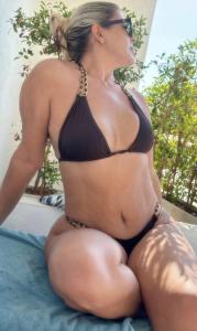 663086139: Chica busca chico en La Coruña