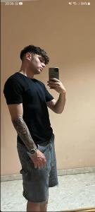 686438224: Chico busca chica en Valencia