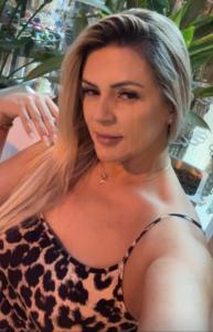 663086139: Chica busca chico en La Coruña