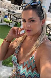 663086139: Chica busca chico en La Coruña