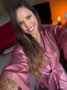 667821811: Chica busca chico en Madrid