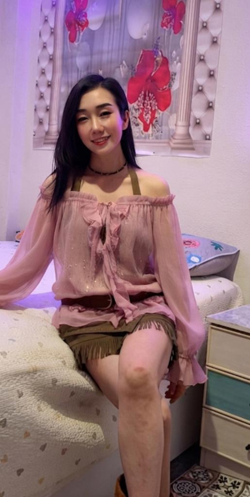 664299659: Chica busca chico en Barcelona