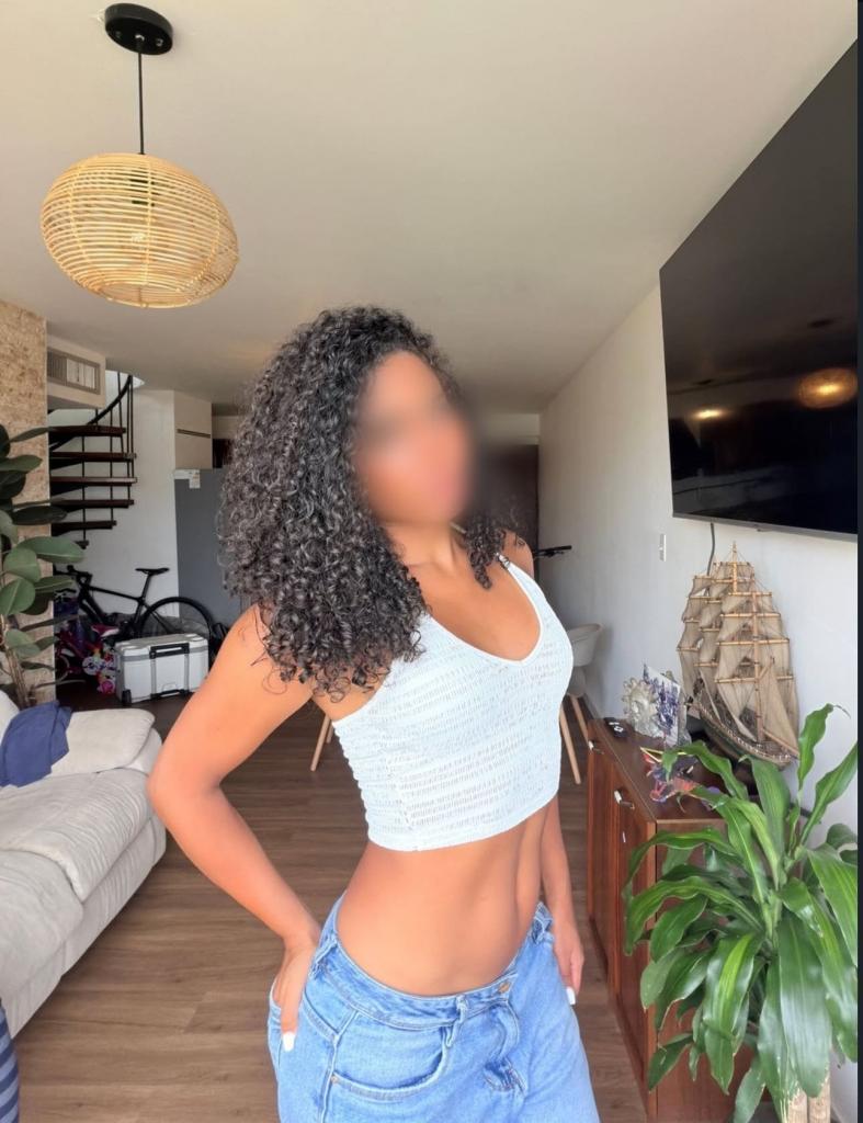 661519142: Chica busca chico en León