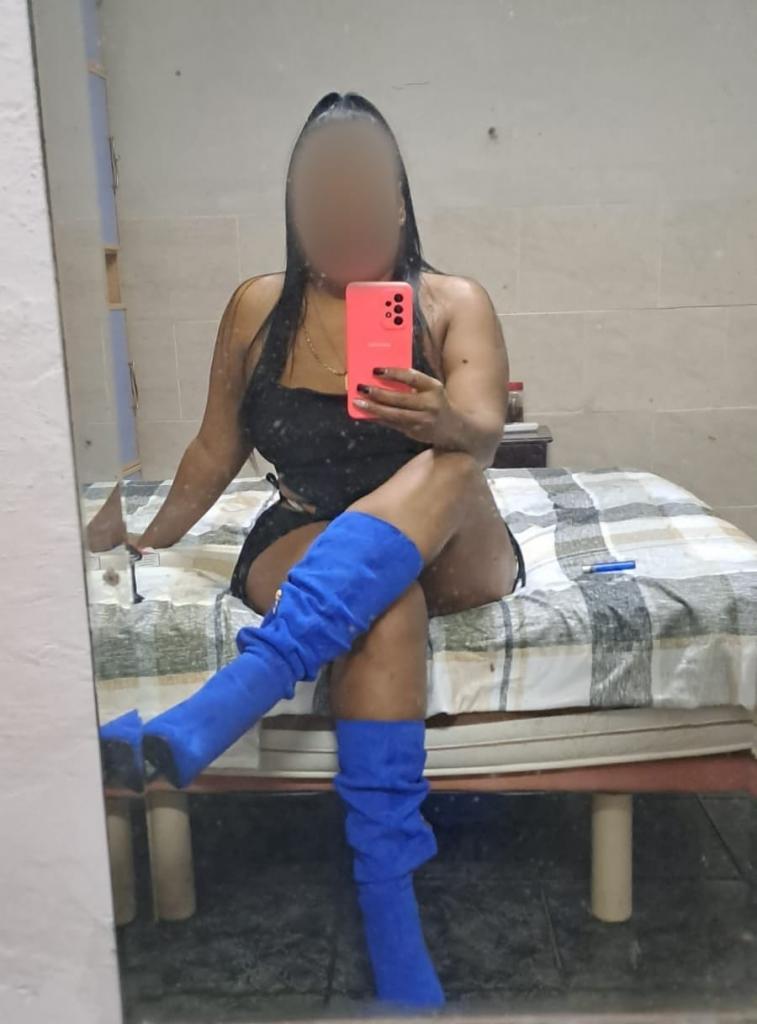 612208104: Chica busca chico en Sevilla