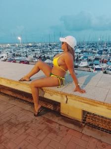 641773093: Chica busca chico en Barcelona