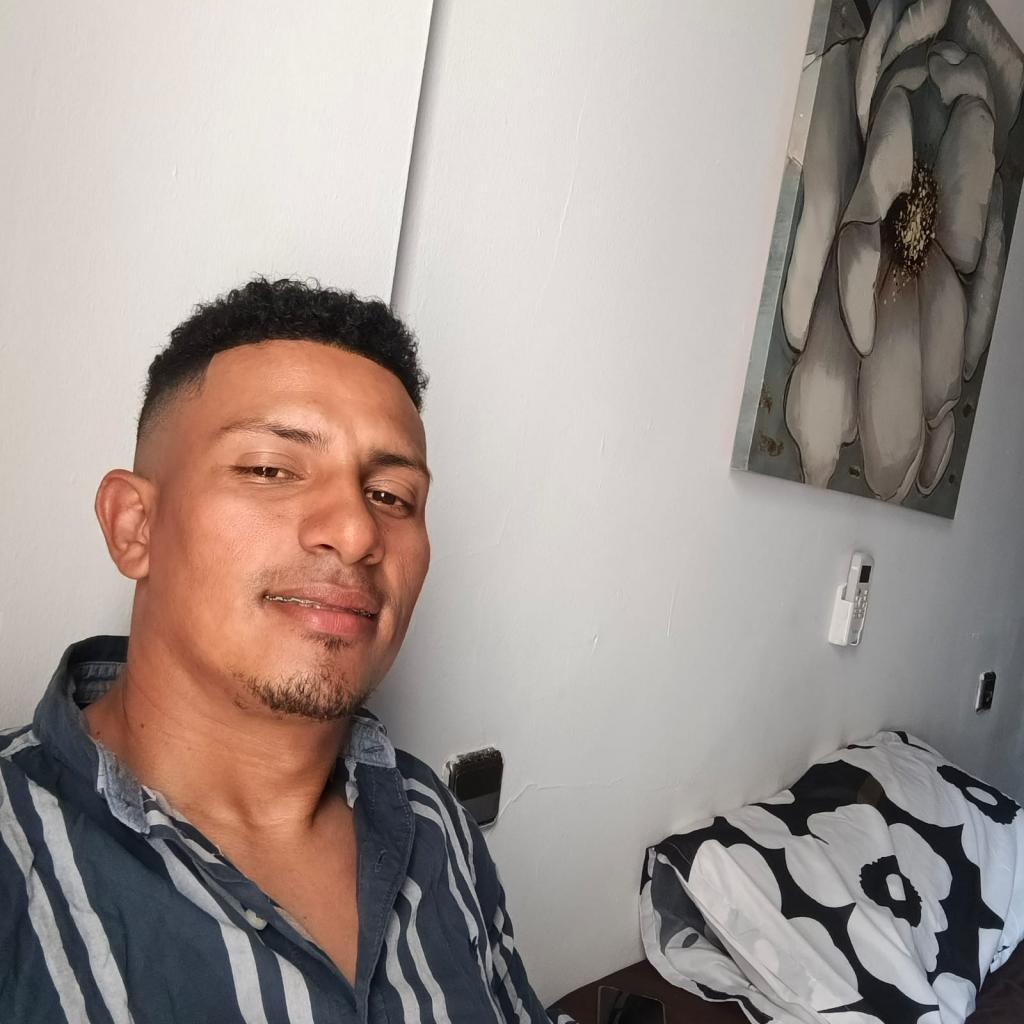 642432590: Chico busca chica en Sevilla