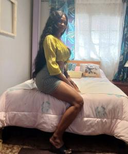 695147771: Chica busca chico en Barcelona