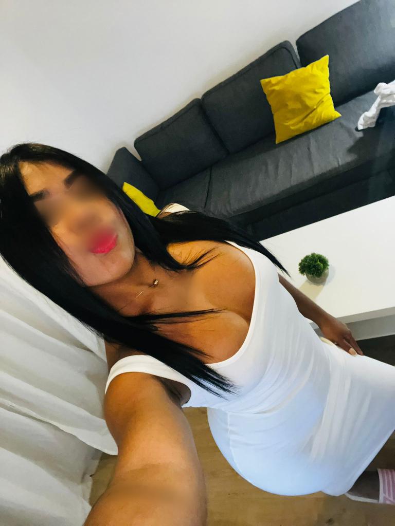 617043703: Chica busca chico en Granada
