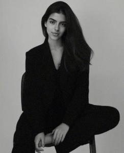 614844018: Chica busca chico en Barcelona