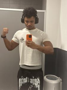 647939467: Chico busca chica en Madrid